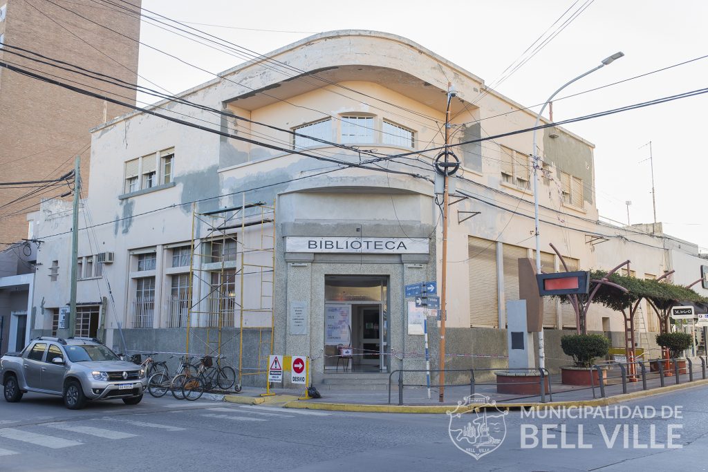 Se está restaurando el edificio municipal de Córdoba y Sarmiento.