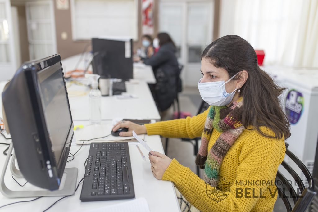 El lunes y martes prosiguen los operativos de vacunación contra el Covid-19.