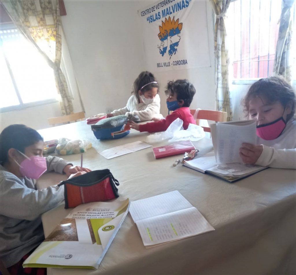 Gran participación de alumnos en las clases de apoyos escolares municipales.