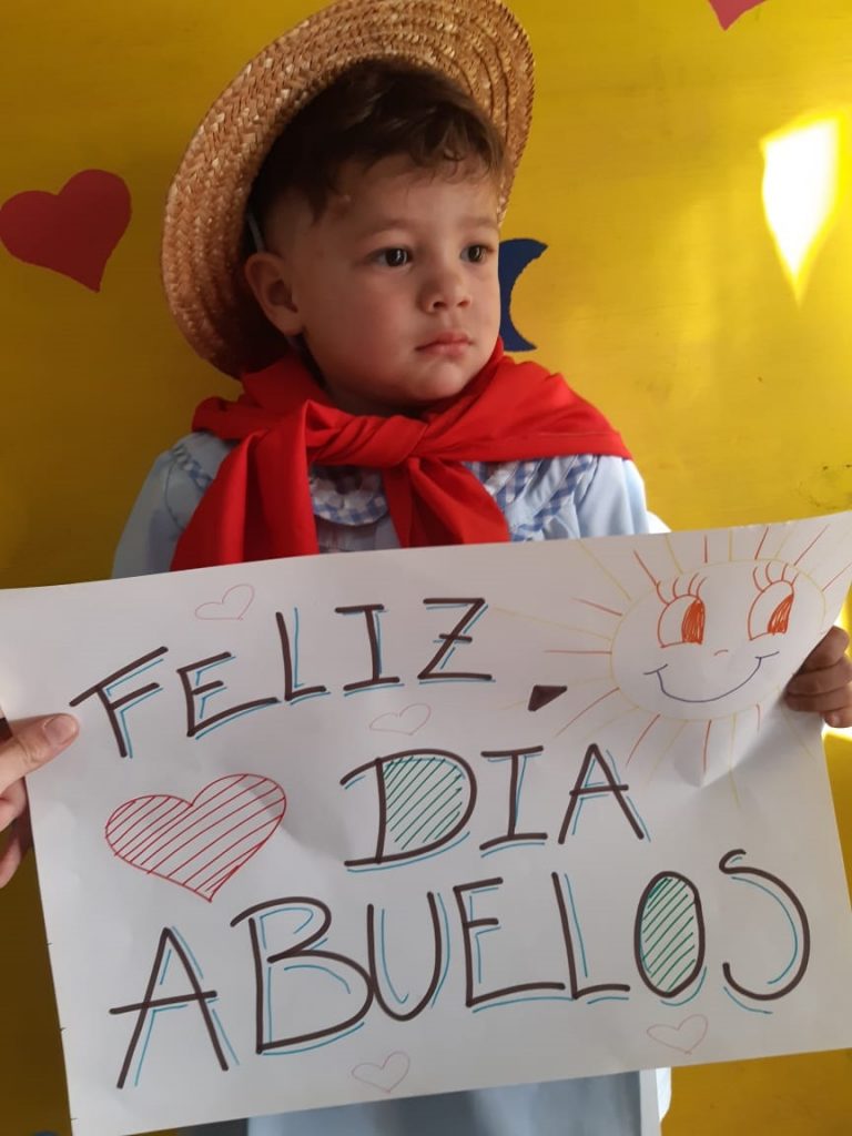 En la Casa del Niño se festejó el Día de los Abuelos.