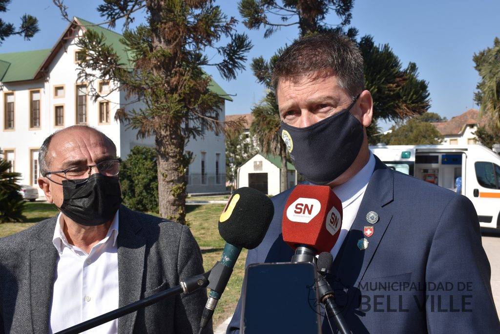 “En los cien años del hospital ha primado la solidaridad, el trabajo en equipo y la familiaridad”