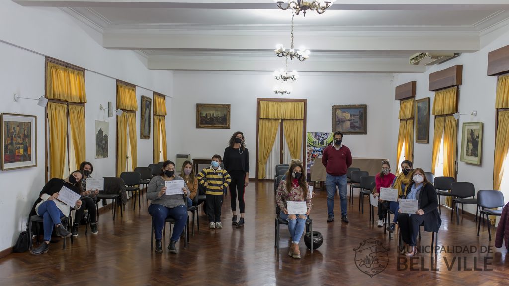 La Municipalidad reconoció la significativa labor de los talleristas de los Núcleos Barriales.