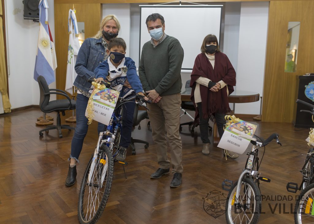 Se entregaron las bicicletas sorteadas en el Día del Niño.