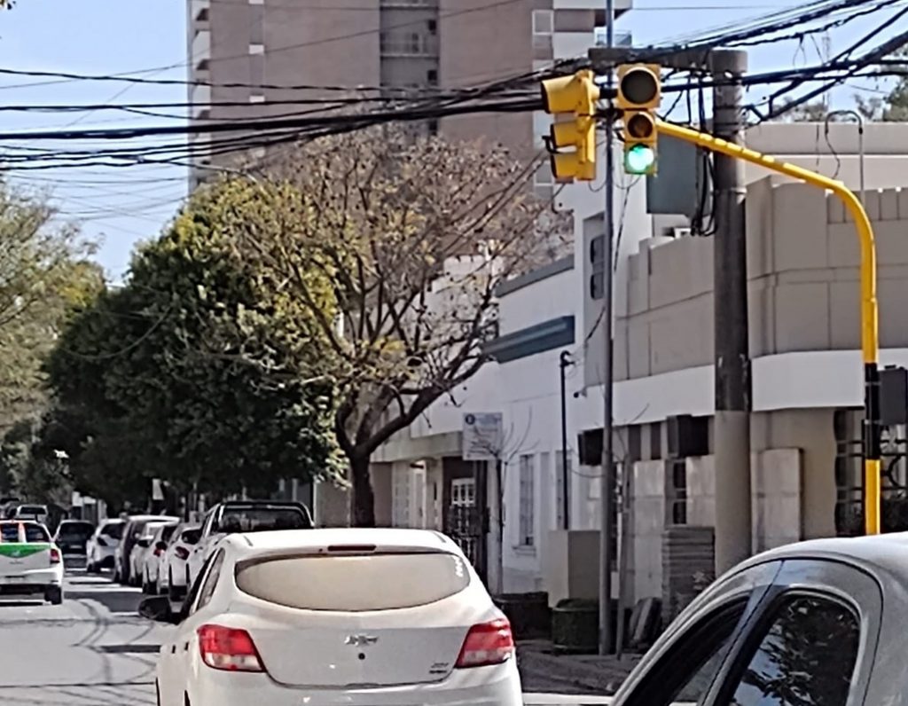 Los semáforos de calle Tucumán ya cuentan con onda verde
