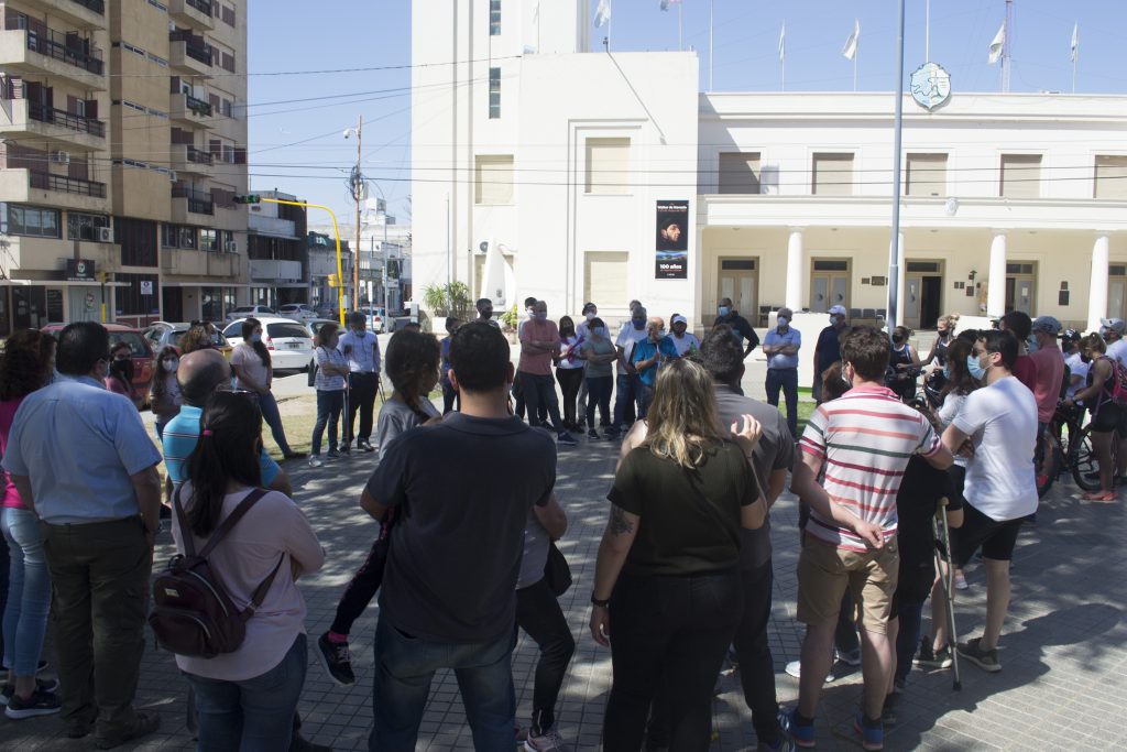 Trece vehículos fueron protagonistas de la Búsqueda del Tesoro por los 100 años del Hospital