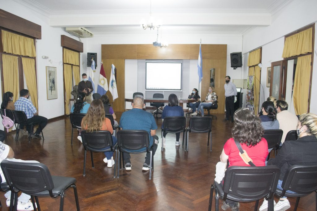 El jefe municipal se reunió con beneficiarios del programa de viviendas “Construyamos Juntos”.