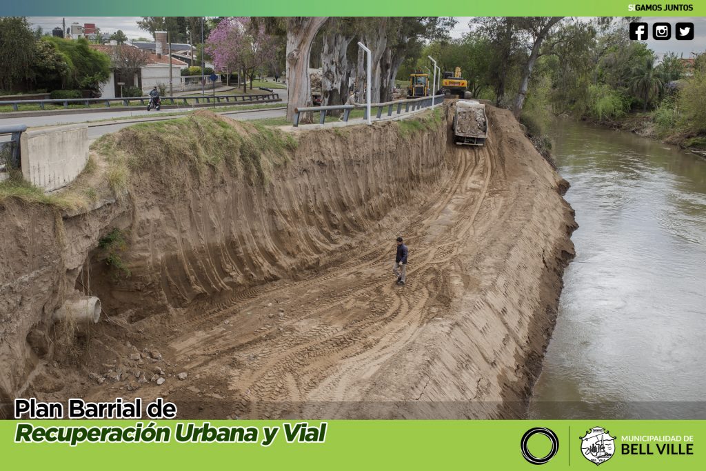 Importante movimiento de maquinaria para reparar el desagüe contiguo al puente Frondizi