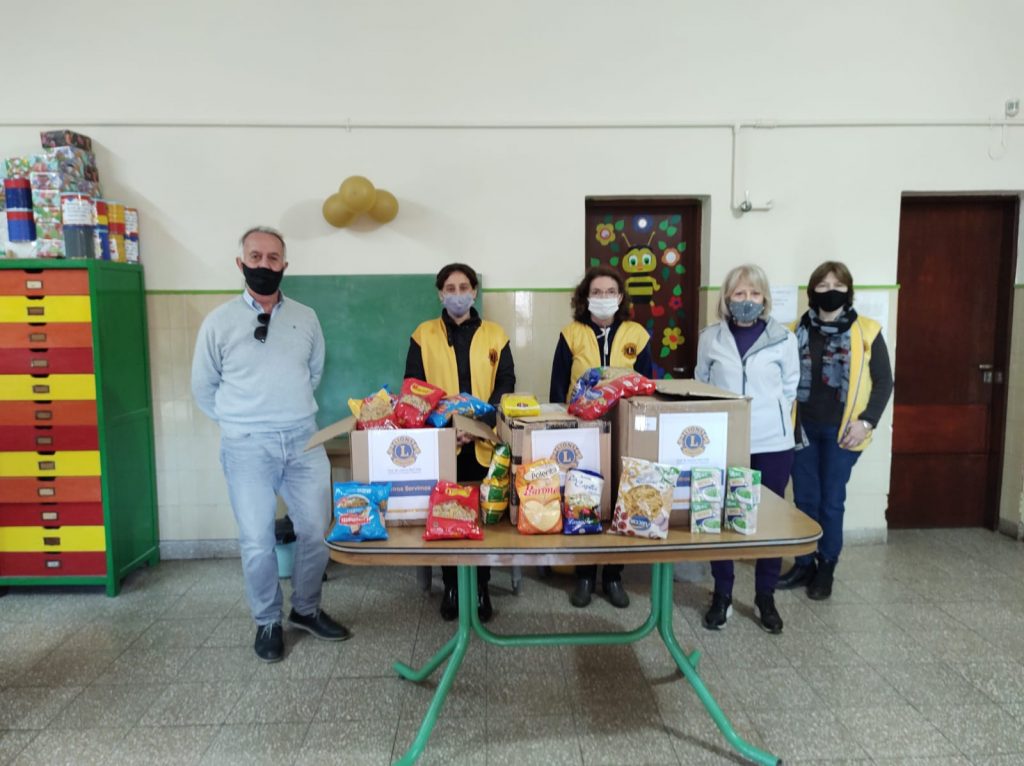 Con donativos de vecinos e instituciones, reconocen la loable misión de la Casa del Niño