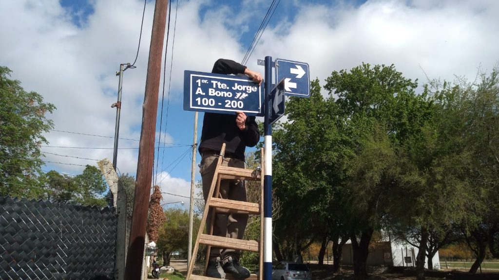 El Taller Vial de la Municipalidad continúa con la señalización para mayor seguridad del tránsito