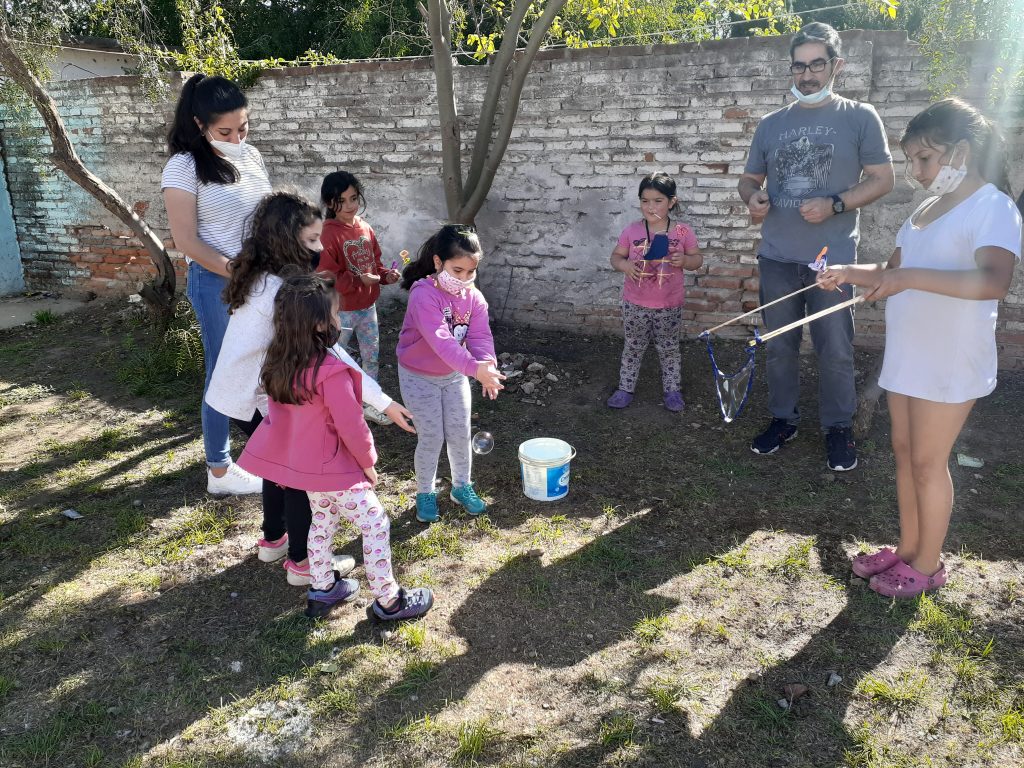 Aumenta la curiosidad de los niños por la física en los Núcleo Barriales del municipio
