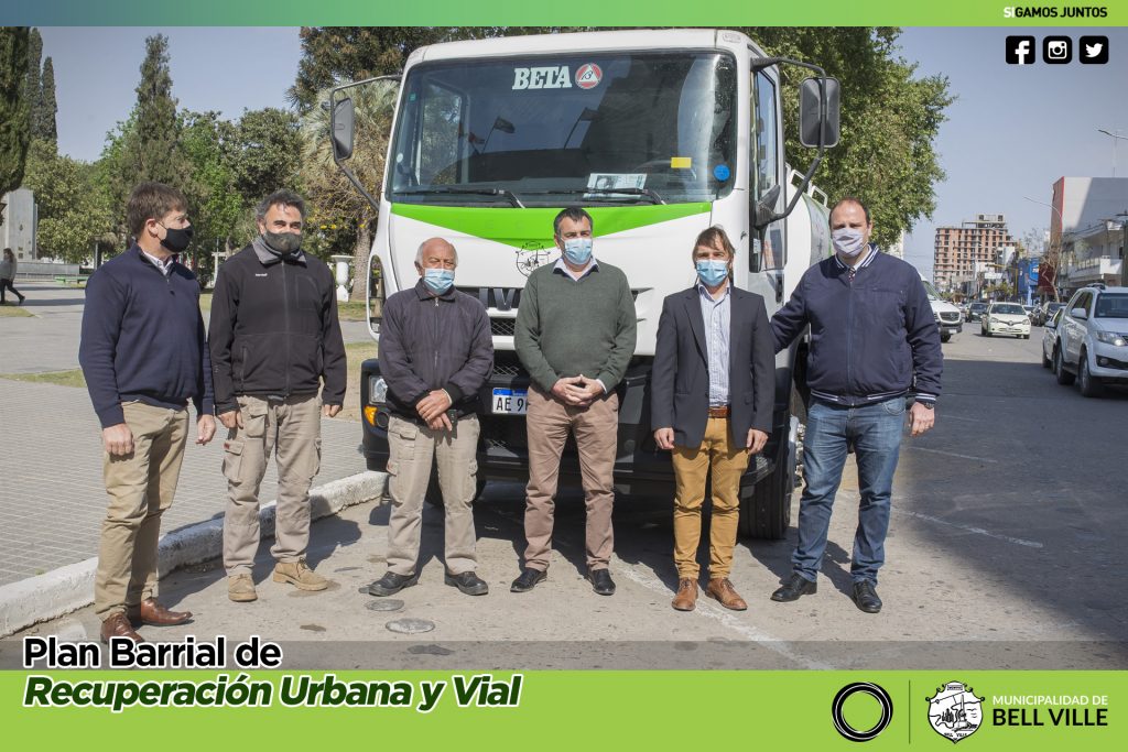 El intendente presentó un nuevo camión 0km con cisterna para riego de calles