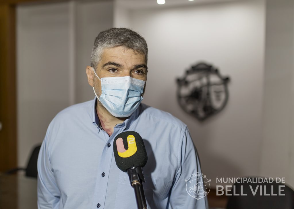 La vacunación contra el Covid cuenta con la aprobación de la ANMAT y es segura.