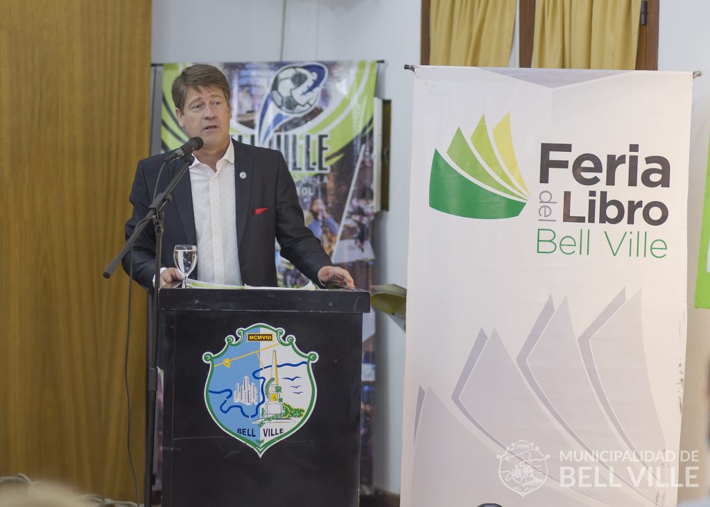 Con presentaciones literarias y Coro Municipal, comenzó la Feria del Libro 2021