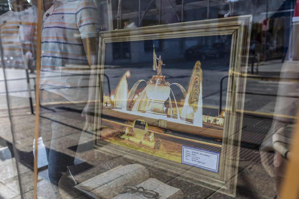 Exposición de cuadros y encuentro de escritores en el mes aniversario de Bell Ville