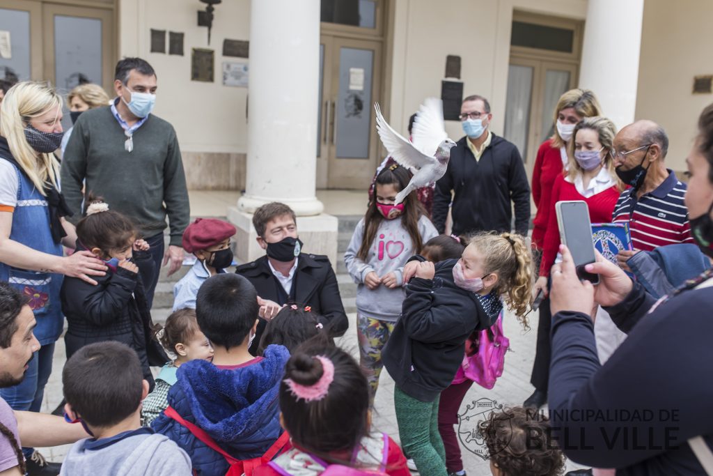 Importante mensaje por la Paz entre los niños y el intendente municipal