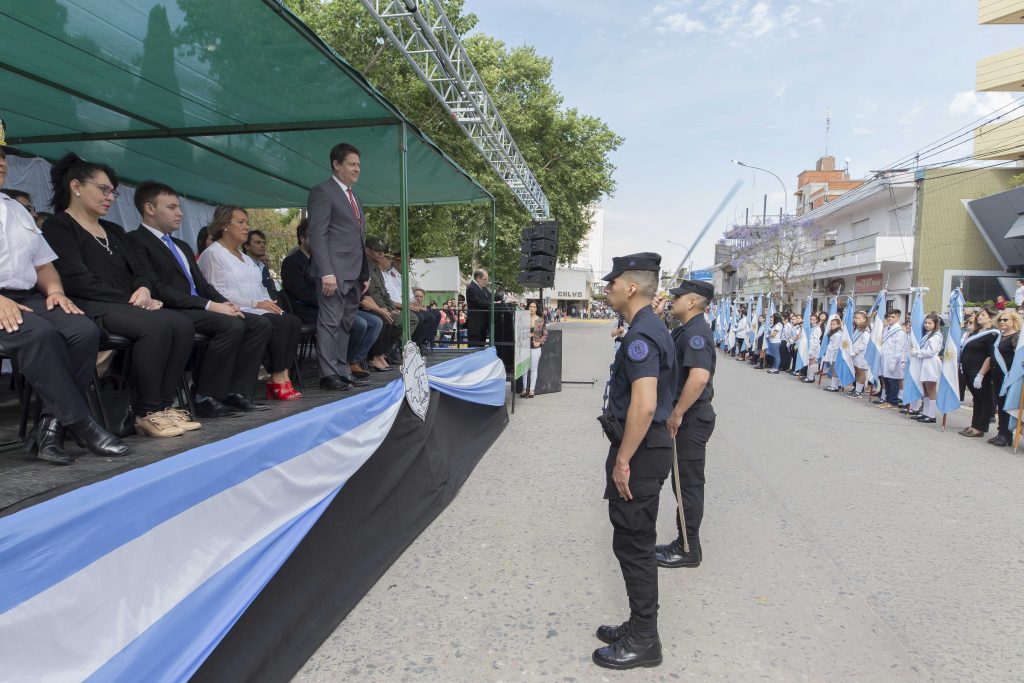 Aclaraciones importantes sobre el acto y posterior desfile aniversario de la ciudad.