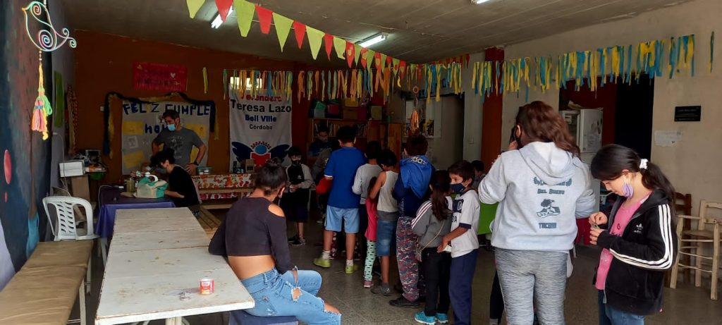 Con los Núcleos Barriales, los niños descubrieron otro mundo bajo el microscopio