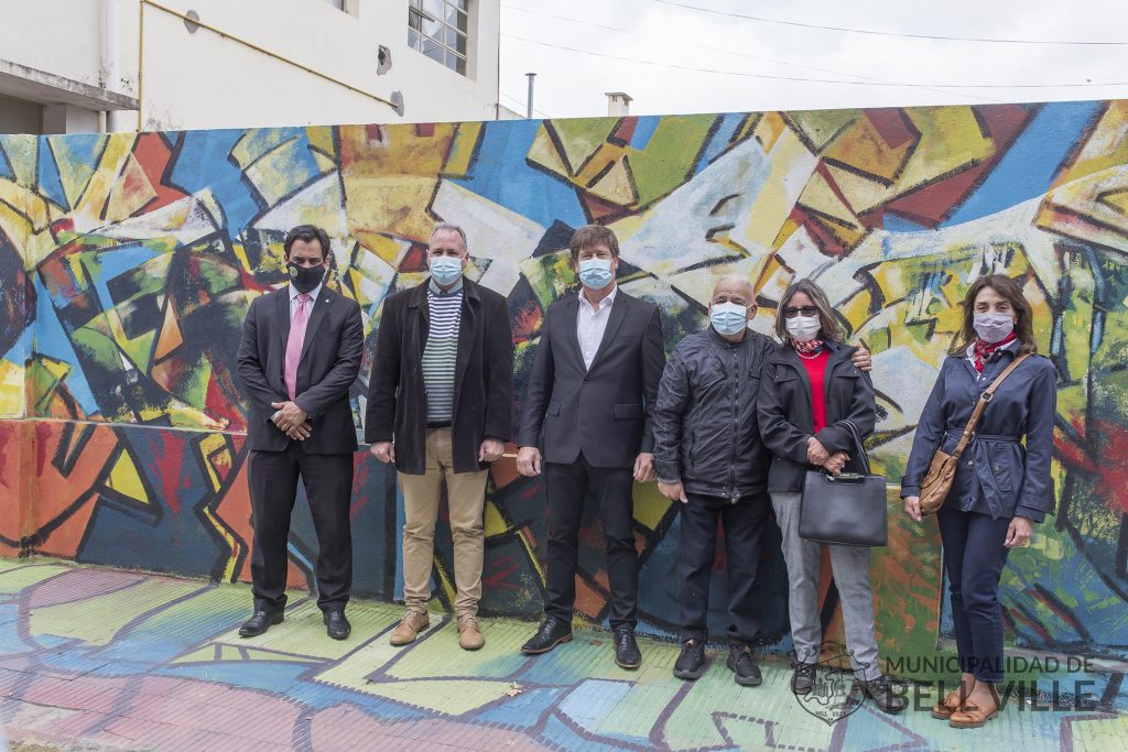 Nani Cabral se luce en un sector contiguo al Centro Cultural Municipal