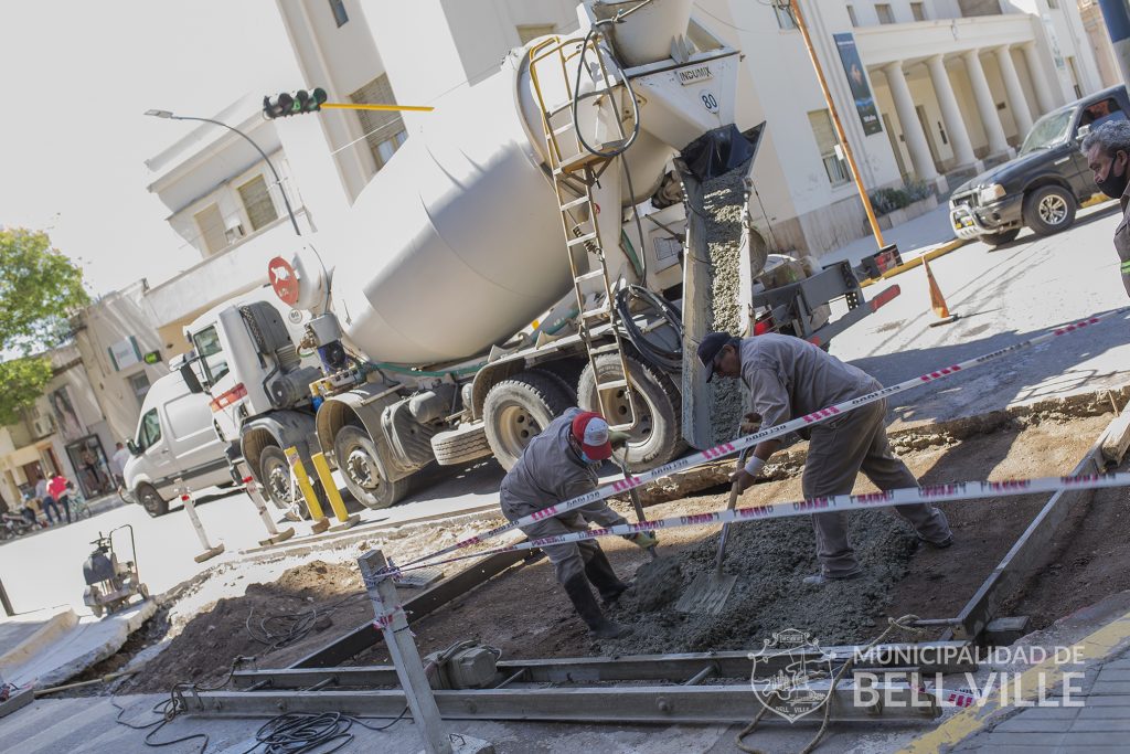 Continúa la reparación del hormigón en Córdoba y Ameghino