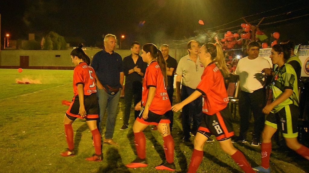 En fútbol femenino, Central y River subieron al podio