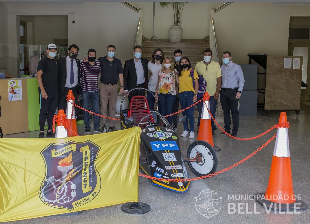 Se exhibe en el hall municipal el vehículo de la ex Enet