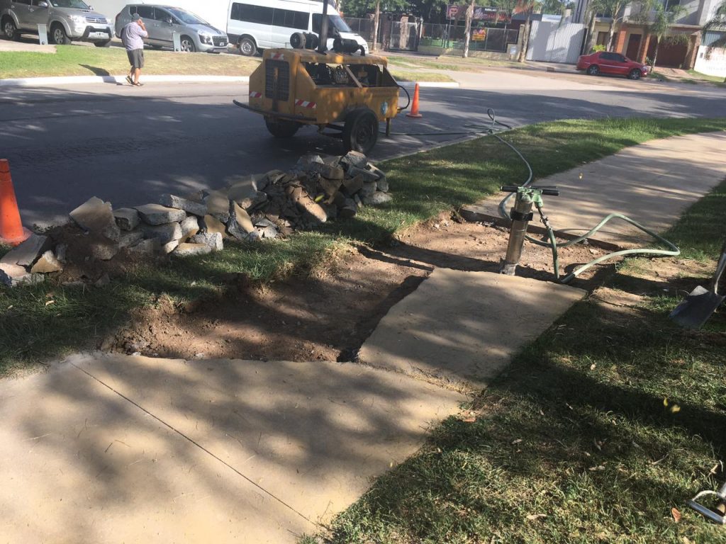 Reparan la senda peatonal de la avenida costanera