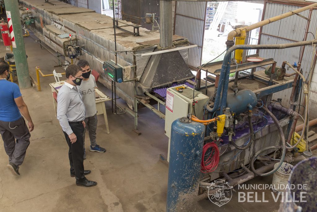 La Municipalidad donó 5.000 kg. de cartón a una empresa local