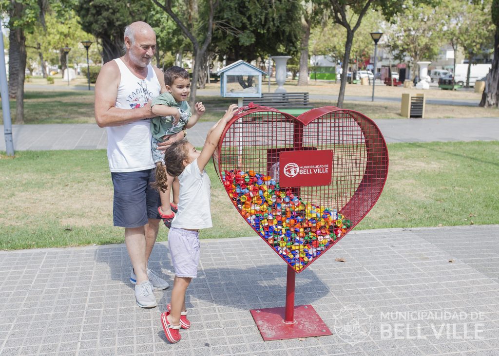 Al castigado medio ambiente, hoy lo vimos sonreír por “caricias” de los niños