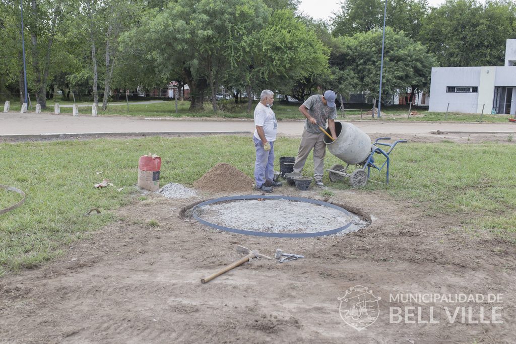 Se cumplen distintos arreglos en la pista de atletismo del Parque Tau