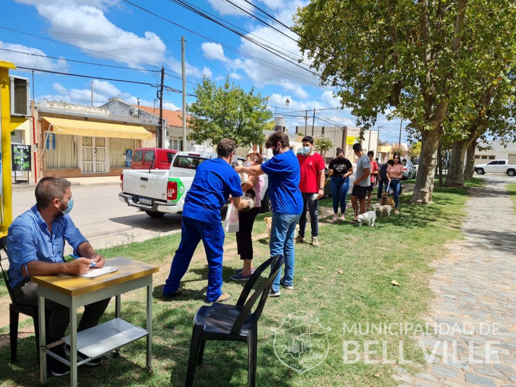 En el operativo de vacunación antirrábica, se llevan inoculados 793 animales