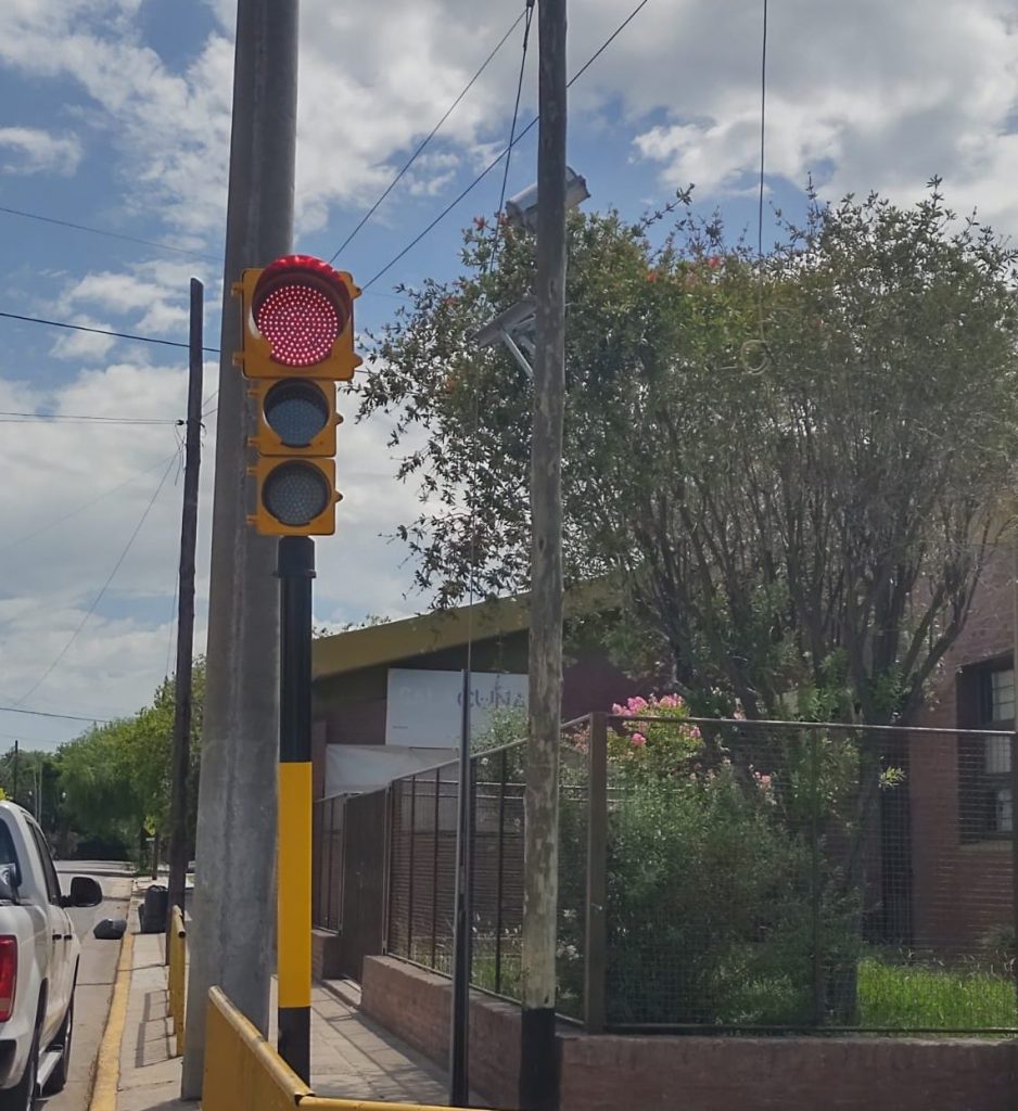 Se reemplazaron semáforos que fueron dañados por desconocidos