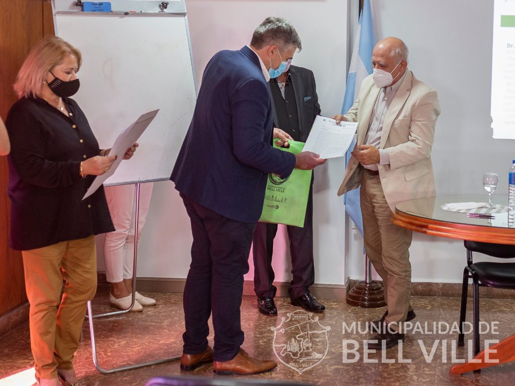 Reconocimiento municipal a los disertantes de curso de psiquiatría