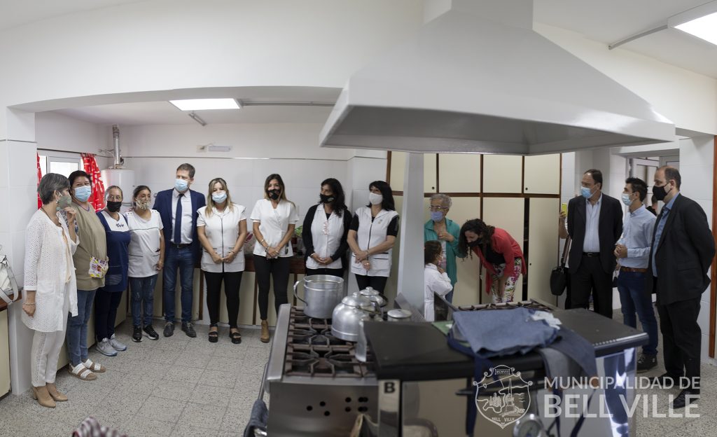 En la apertura del Ciclo Escolar, el intendente pronunció un mensaje en la Escuela Vélez Sarsfield