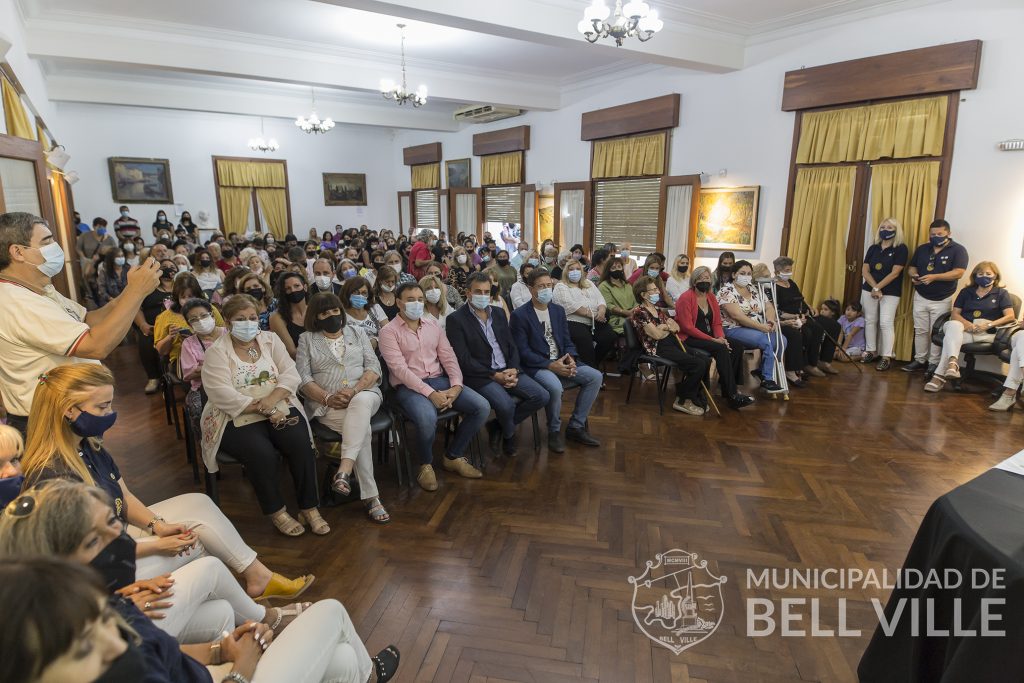 Merecido homenaje a mujeres bellvillenses destacadas