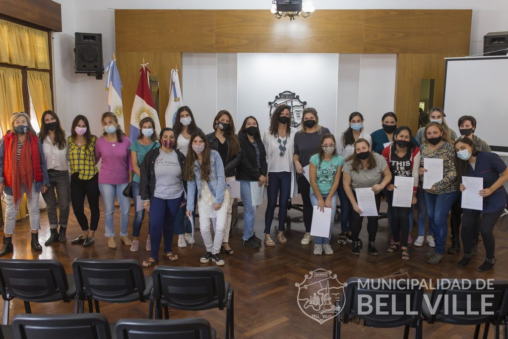 Los docentes de los Núcleos Barriales Culturales recibieron el material