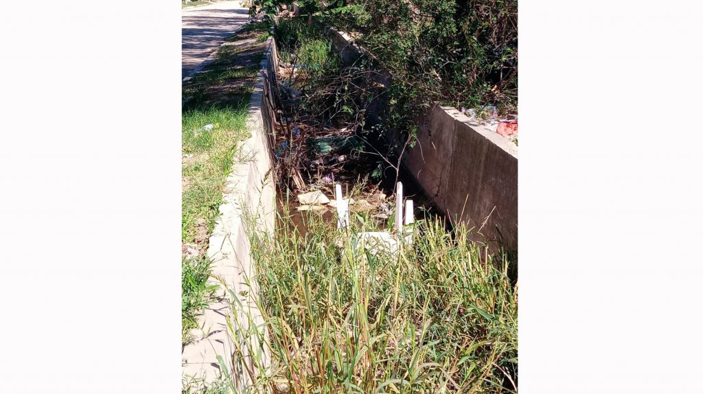 Gran cantidad de basura se extrajo del canal Camino a Morrison y calle Belgrano.