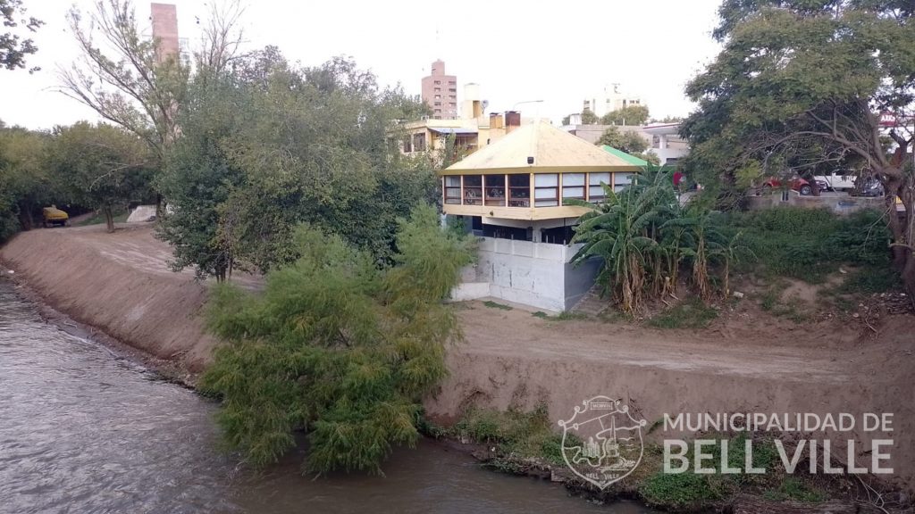 Limpieza y reacondicionamiento de barrancas del río