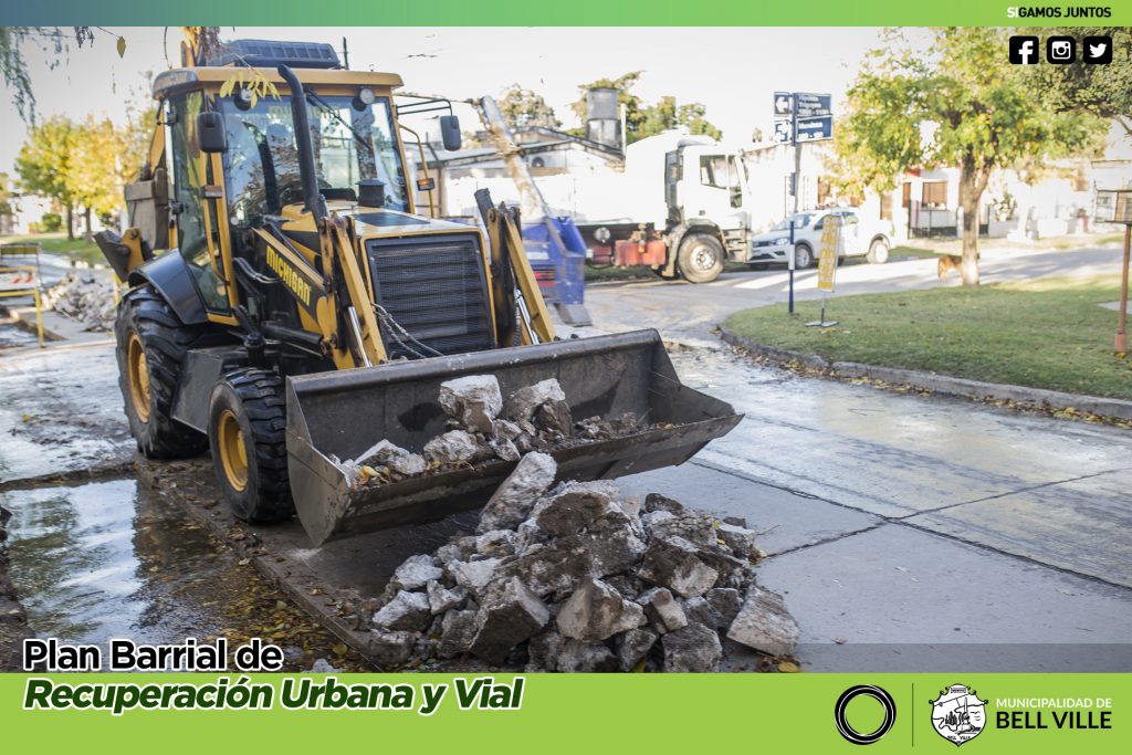 Importante trabajo de bacheo en la esquina de Mendoza e Yrigoyen