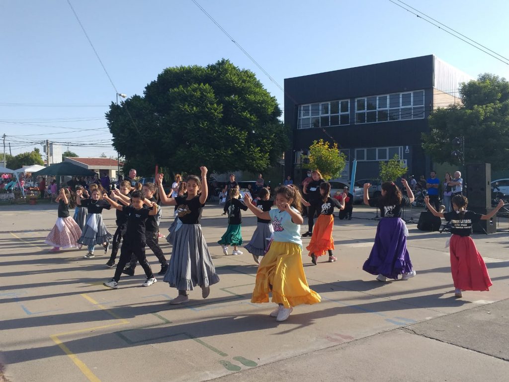 Amplia aceptación vecinal a la Feria de microemprendedores y artesanos.