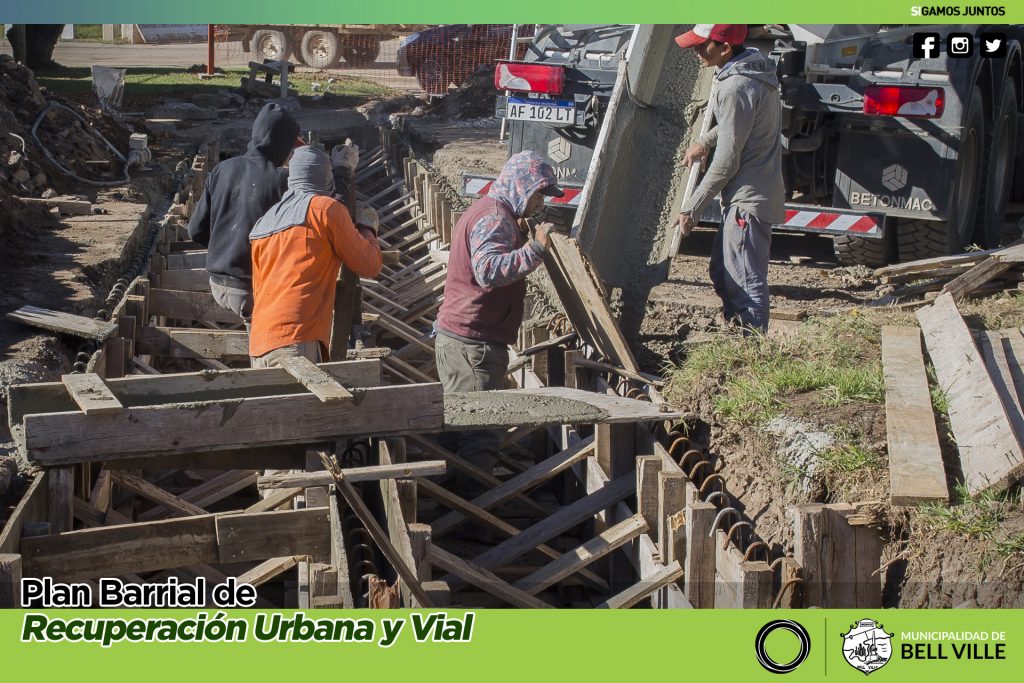 Apertura de canal en Bv Alcorta y Ombú