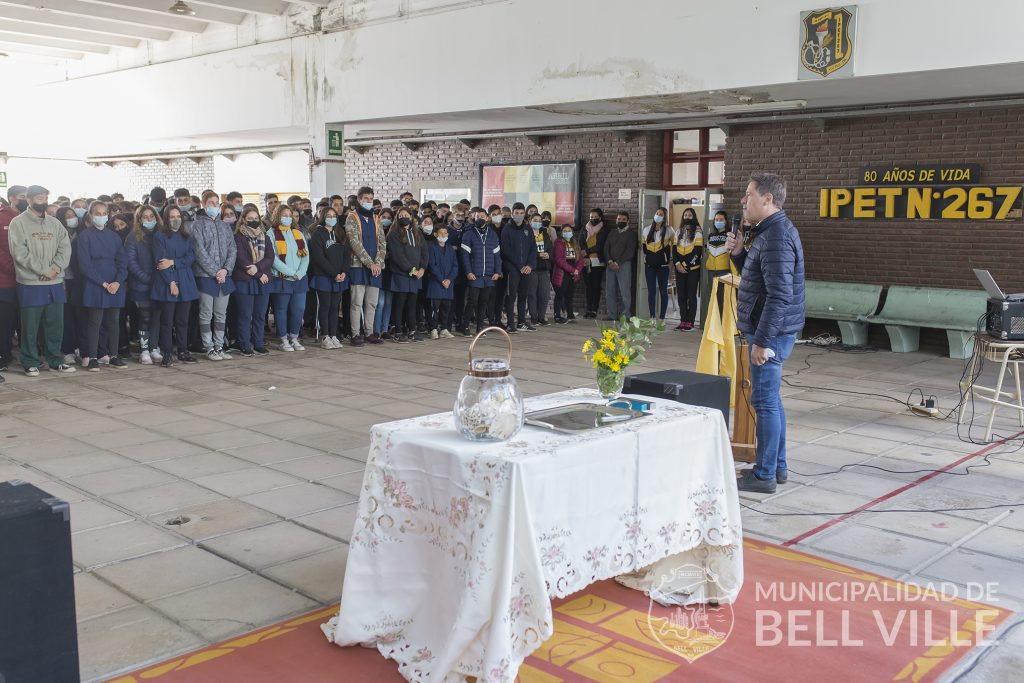 El intendente asistió al acto conmemorativo de Malvinas en el IPET “Antonio Graziano”