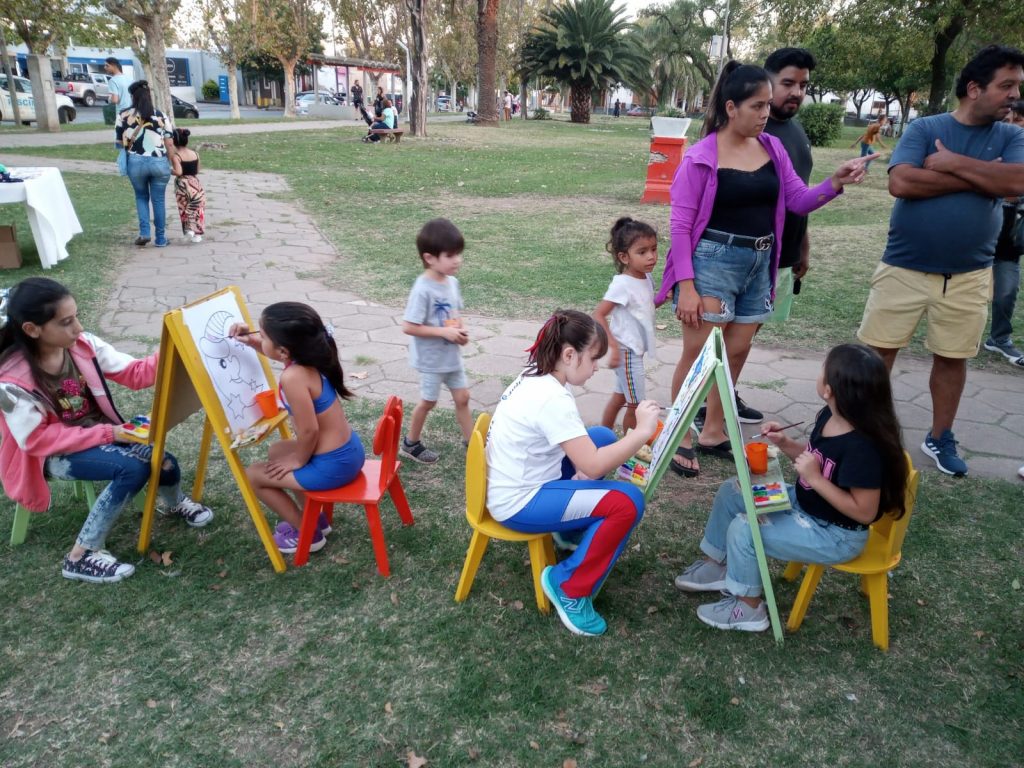 Siguen las ferias en la Plaza Haedo