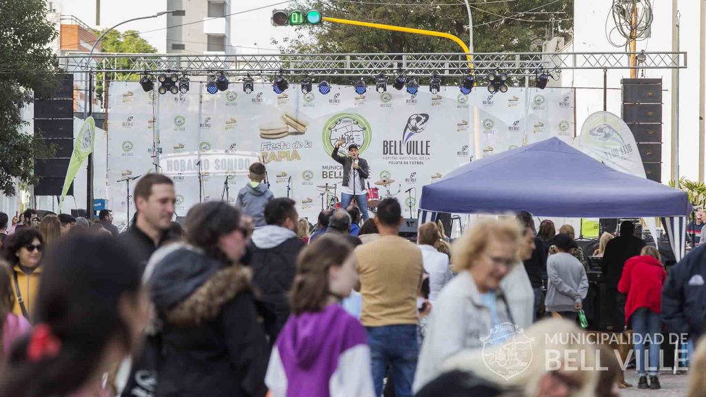 Gran concurrencia de público a la primera edición de la Fiesta de la Capia