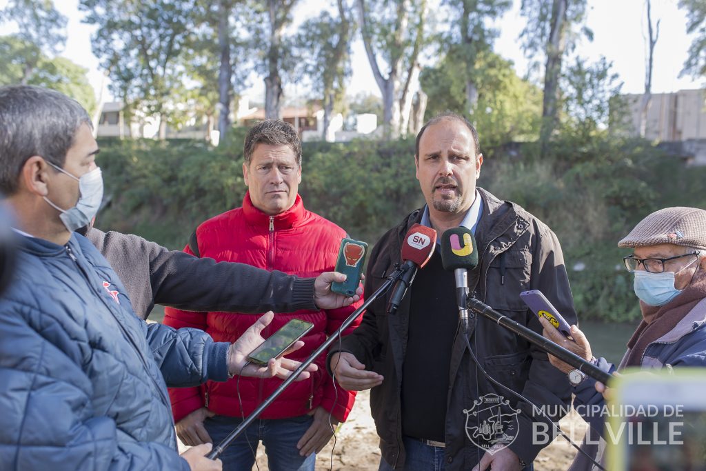 Continúan las gestiones para seguir con el engavionado de barrancas del río