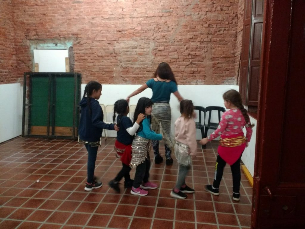 Niñas de los Núcleos Barriales Culturales participarán en dos certámenes de danzas árabes