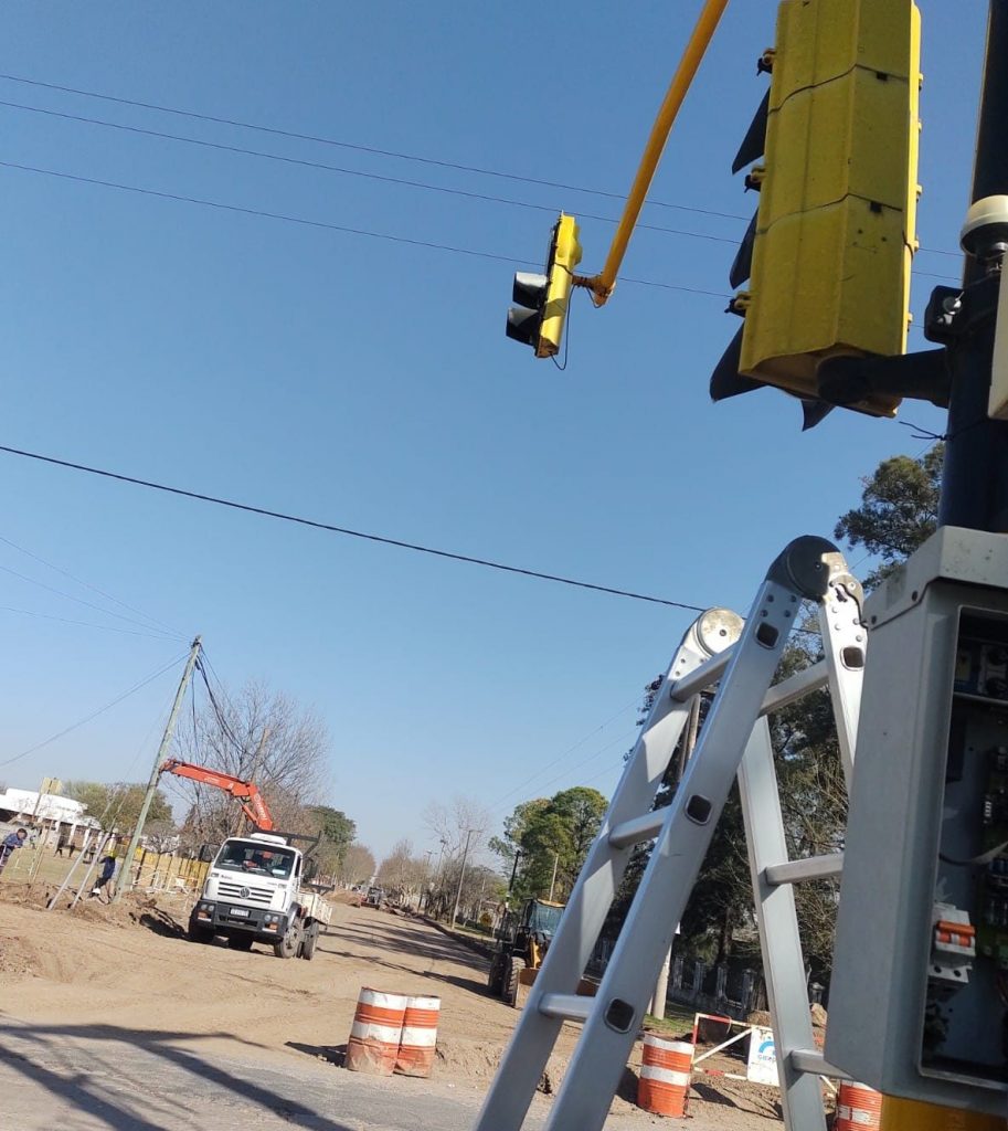 Se desinstalaron los semáforos de bulevar Ascasubi y calle Ortiz Herrera