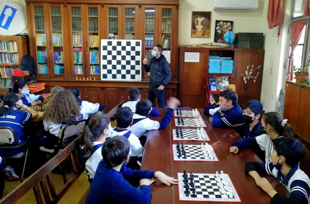 El programa municipal Ajedrez Social sigue sumando adeptos en las escuelas