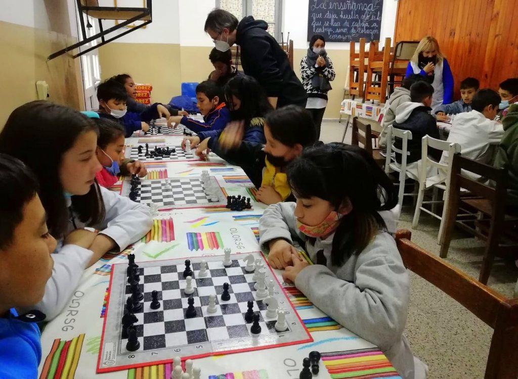 El Programa Municipal “Ajedrez Social” se afianza en las escuelas del medio