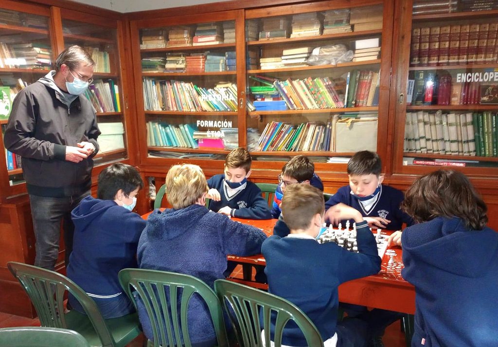 El programa del municipio Ajedrez Social se multiplica en las escuelas