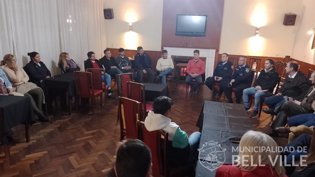 Reunión entre vecinos, Justicia, Policía y Municipalidad